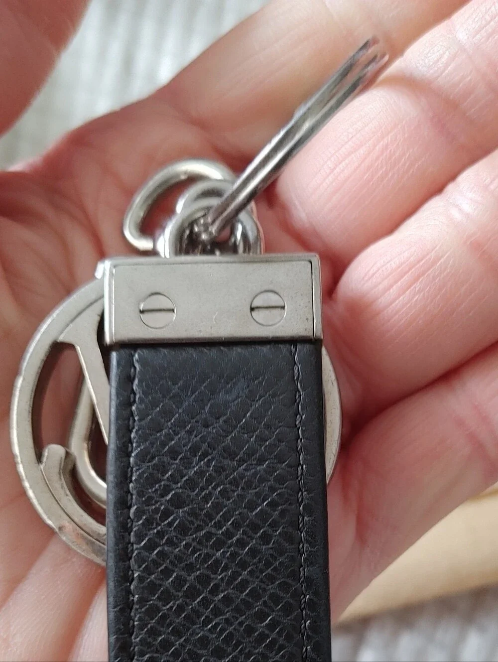Louis Vuitton 2010 Taiga Leather Neo Club Key Holder - Picture 10 of 15